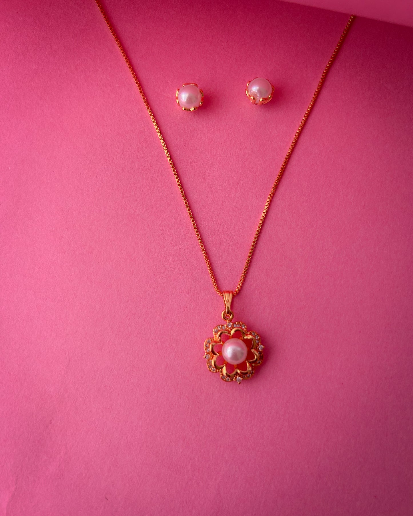 Gold Plated Floral Pearl Pendant Necklace and Earrings Set for Women