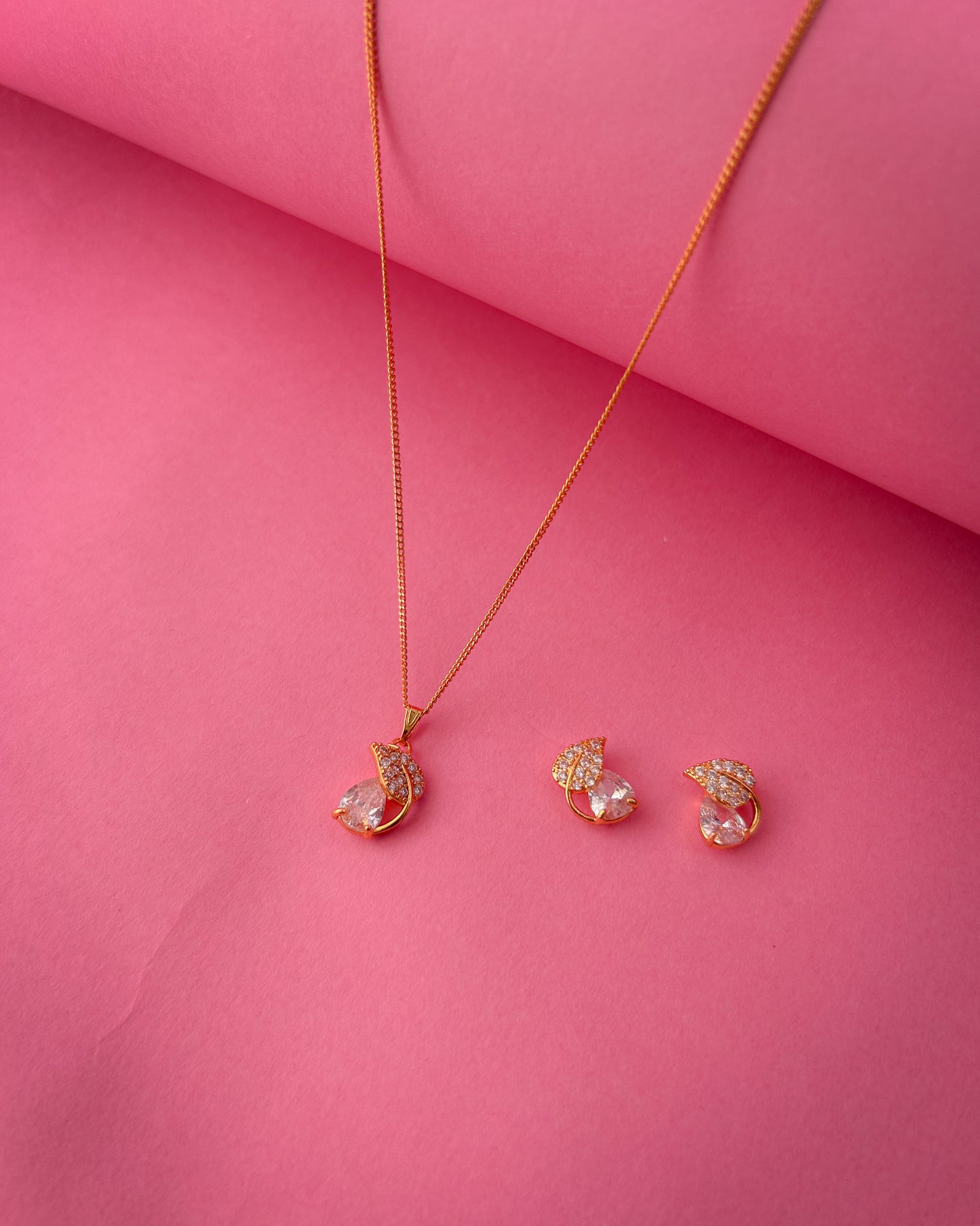 Elegant Gold-Plated Leaf Design Necklace & Earrings Set
