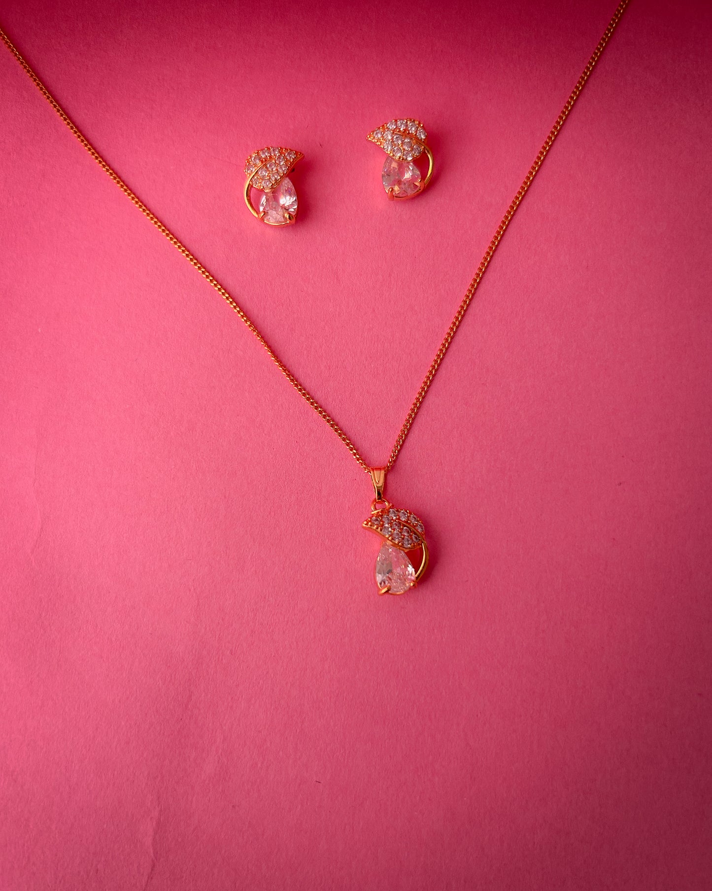 Elegant Gold-Plated Leaf Design Necklace & Earrings Set