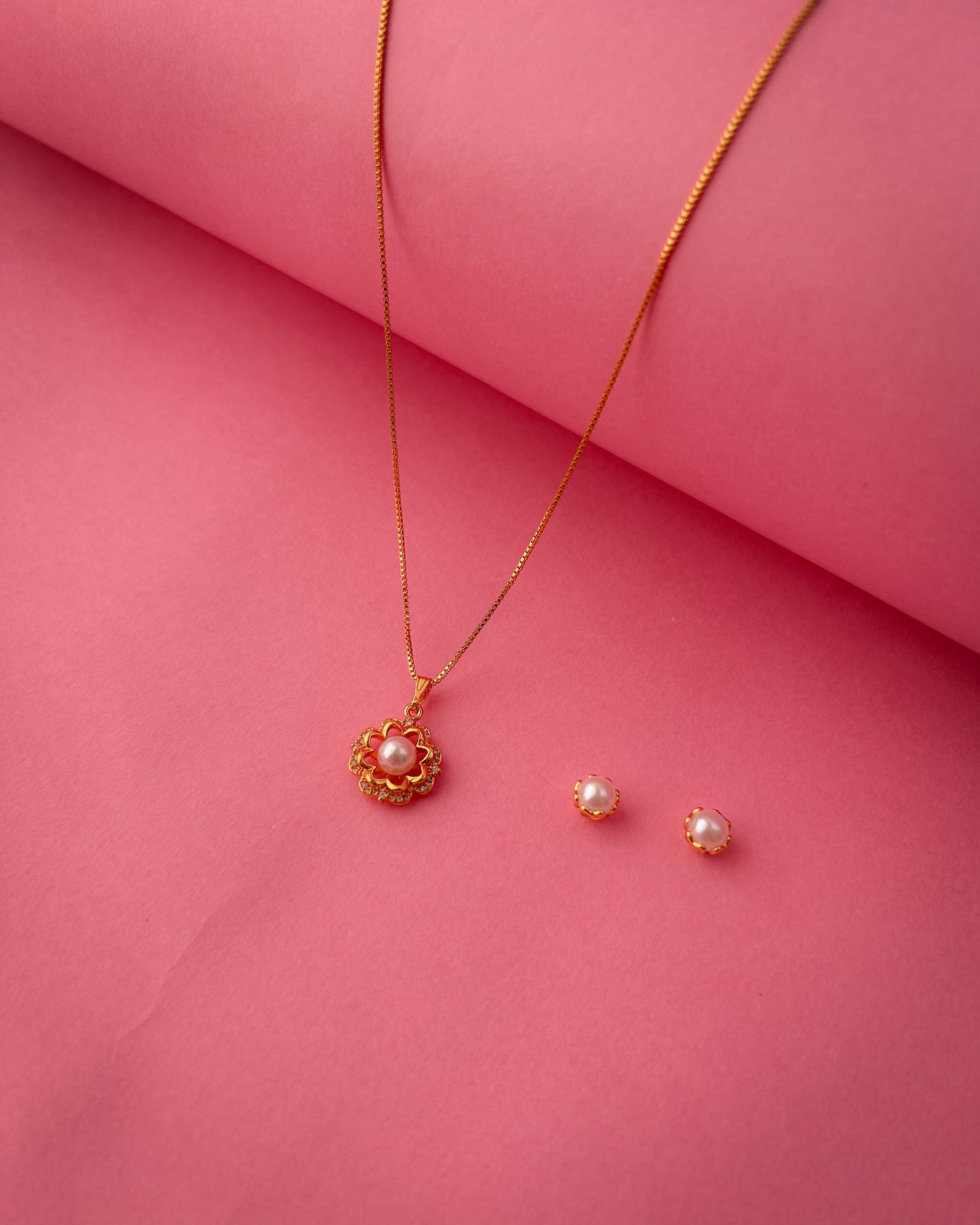 Gold Plated Floral Pearl Pendant Necklace and Earrings Set for Women